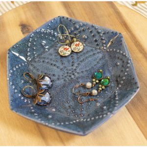 kek-hatszogletes-ekszertarto-a02