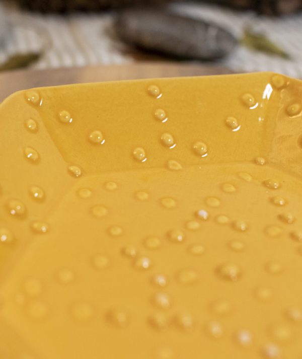 sarga-hatszogletes-ekszertarto-a03 sarga-hatszogletes-ekszertarto-a03