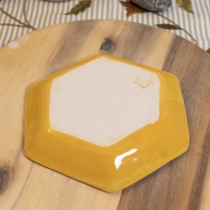sarga-hatszogletes-ekszertarto-a05