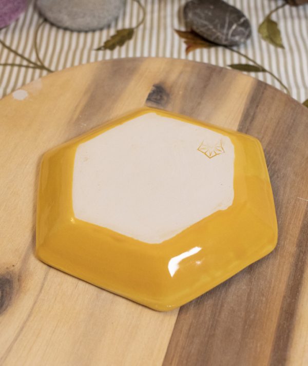 sarga-hatszogletes-ekszertarto-a05 sarga-hatszogletes-ekszertarto-a05