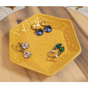 sarga-hatszogletes-ekszertarto-a08