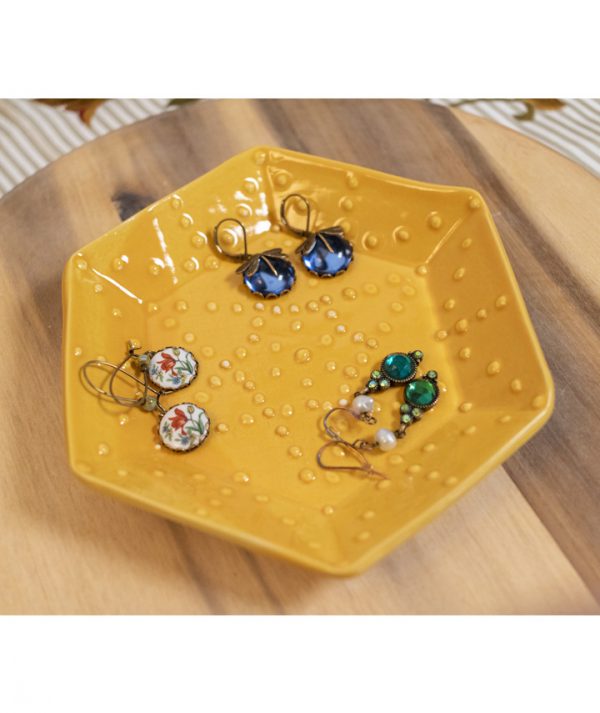 sarga-hatszogletes-ekszertarto-a08 sarga-hatszogletes-ekszertarto-a08